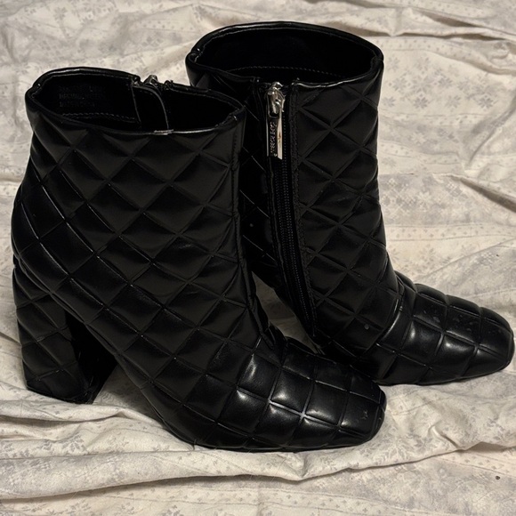 Cape Robbin Shoes - Cape Robbin Black Quilted Ankle Booties